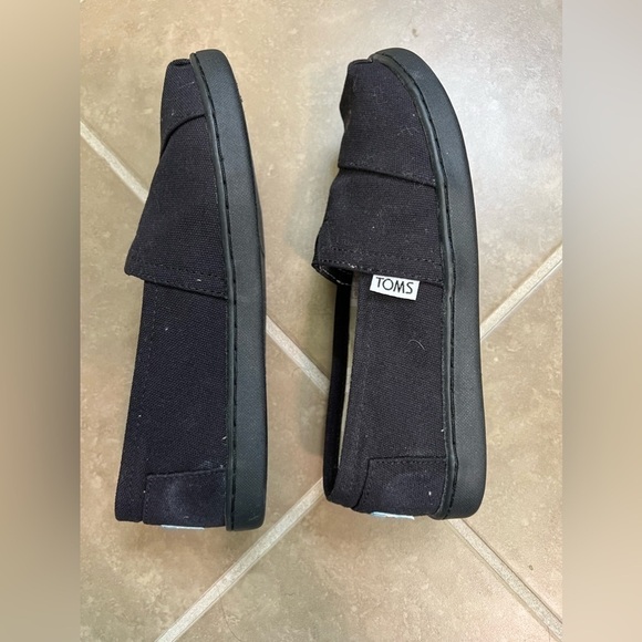 New Black Tom’s - Picture 5 of 8